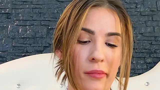 LaurynCopper online show from January 2025 12:13:01 PM