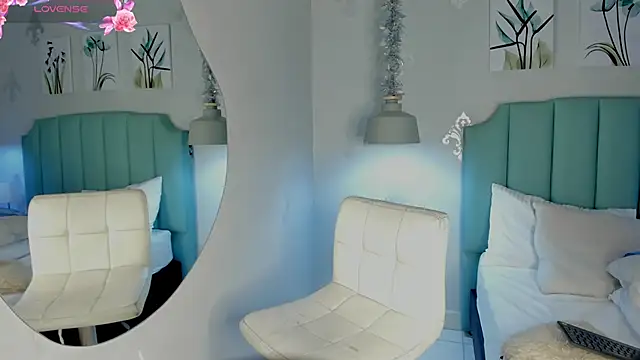 Khenta Michells online show from February 2025 01:37:02 PM