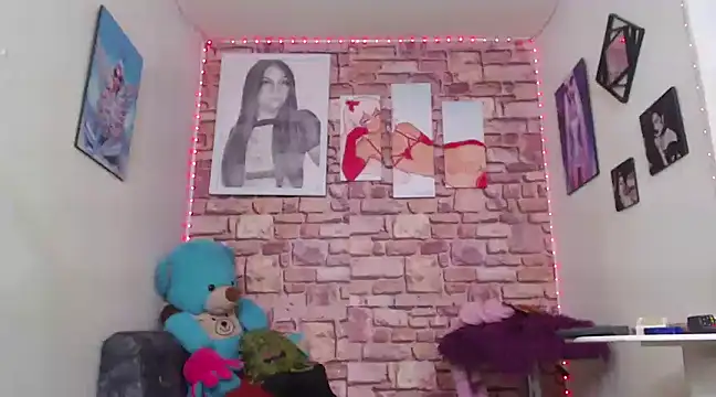 Snapshot of vixenxqueens chatting on March 2025 09:37:01 PM vixenxqueens online show from March 2025 09:37:01 PM