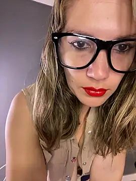 gwen ashly online show from April 2026 08:43:02 PM