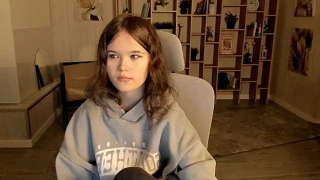 Elainebeness online show from September 2025 07:04:01 PM