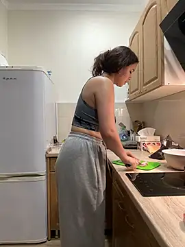 Snapshot of PoppyRobinson chatting on December 2024 06:50:01 PM PoppyRobinson online show from December 2024 06:50:01 PM