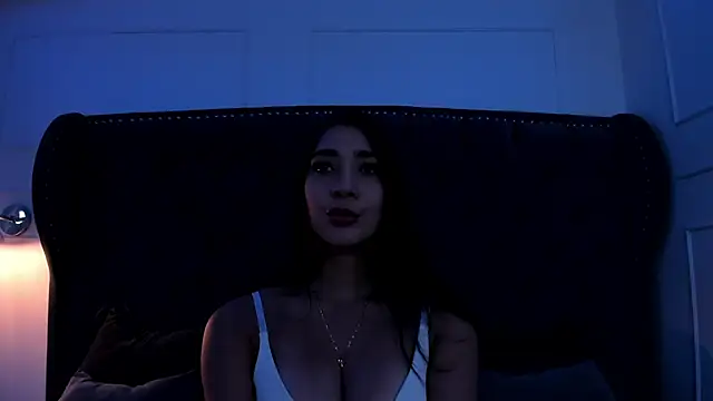Snapshot of julieta_jewel chatting on May 2026 12:44:01 PM julieta jewel online show from May 2026 12:44:01 PM