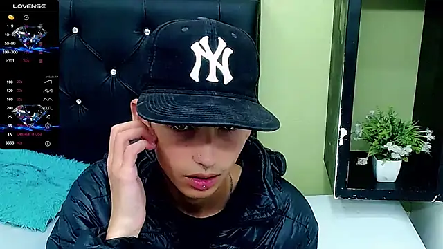 Snapshot of ttimy_x_boy chatting on January 2025 01:59:02 AM ttimy x boy online show from January 2025 01:59:02 AM