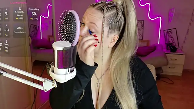 LizzyShine online show from November 2025 05:00:02 PM