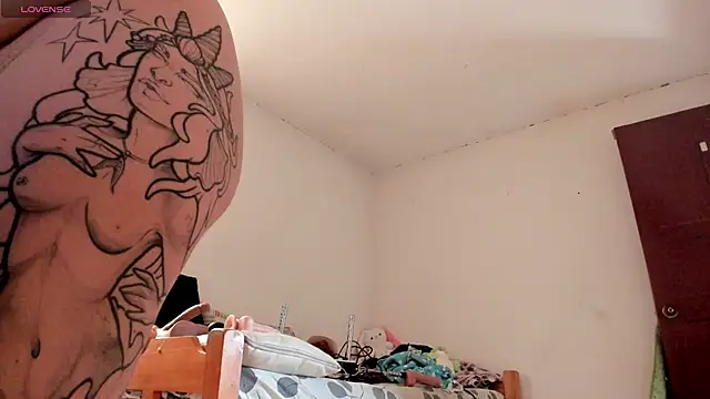 Miss oliviaa online show from November 2025 03:00:01 PM