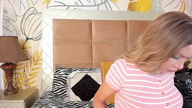 Snapshot of amazing_dolltsx chatting on December 2024 07:12:01 PM amazing dolltsx online show from December 2024 07:12:01 PM