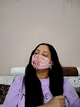 Snapshot of bigtitsqueen chatting on October 2025 06:19:02 AM bigtitsqueen online show from October 2025 06:19:02 AM