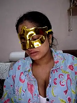 Snapshot of bigtitsqueen chatting on November 2025 04:46:01 AM bigtitsqueen online show from November 2025 04:46:01 AM