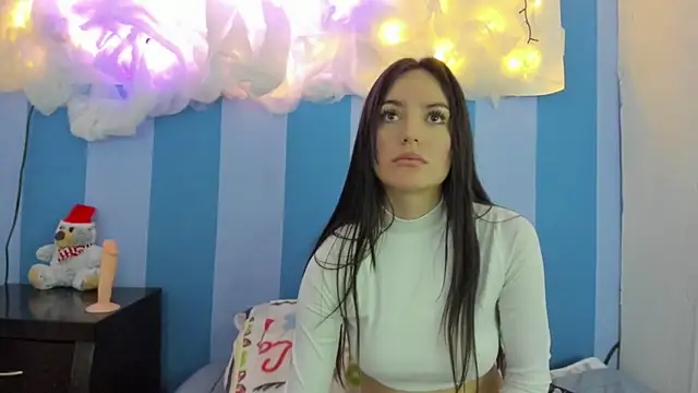 Snapshot of britny_clouds chatting on December 2024 09:41:01 PM britny clouds online show from December 2024 09:41:01 PM