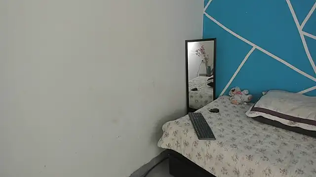 Snapshot of britny_clouds chatting on January 2025 02:59:01 PM britny clouds online show from January 2025 02:59:01 PM