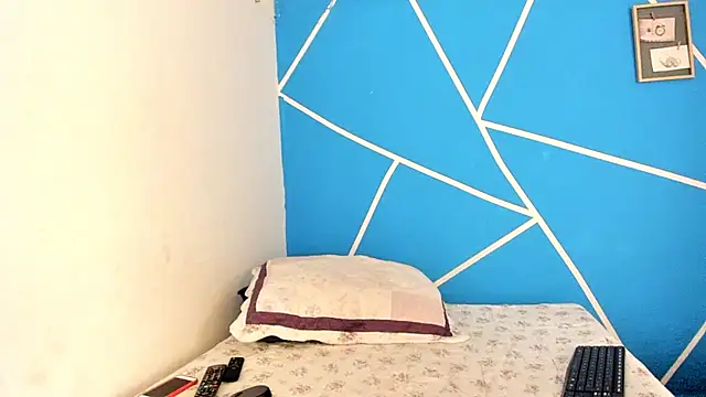 Snapshot of britny_clouds chatting on February 2025 04:03:01 PM britny clouds online show from February 2025 04:03:01 PM