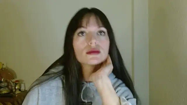 Snapshot of britny_clouds chatting on November 2025 09:28:01 PM britny clouds online show from November 2025 09:28:01 PM