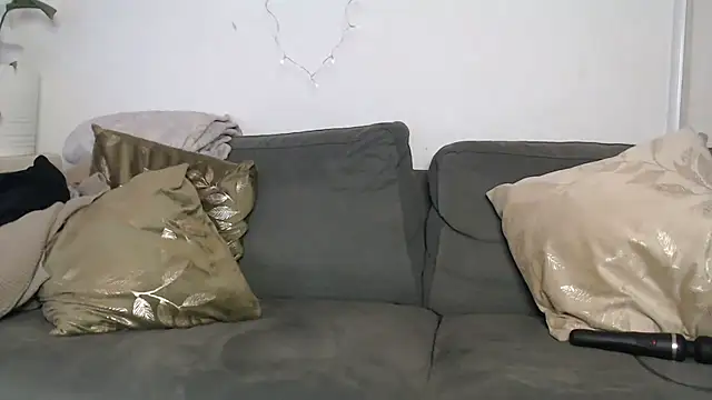 Snapshot of IntiMia chatting on December 2024 04:02:02 PM IntiMia online show from December 2024 04:02:02 PM