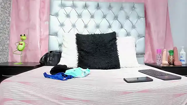 Snapshot of veneno_hot chatting on November 2025 01:10:01 PM veneno hot online show from November 2025 01:10:01 PM