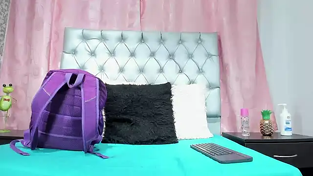 Snapshot of veneno_hot chatting on November 2025 01:00:02 PM veneno hot online show from November 2025 01:00:02 PM