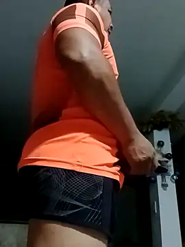 Snapshot of luchoarr chatting on December 2024 04:00:01 AM luchoarr online show from December 2024 04:00:01 AM