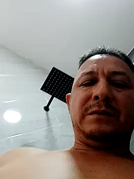 Snapshot of luchoarr chatting on February 2025 05:18:02 PM luchoarr online show from February 2025 05:18:02 PM