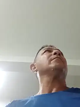 Snapshot of luchoarr chatting on December 2025 12:51:01 AM luchoarr online show from December 2025 12:51:01 AM