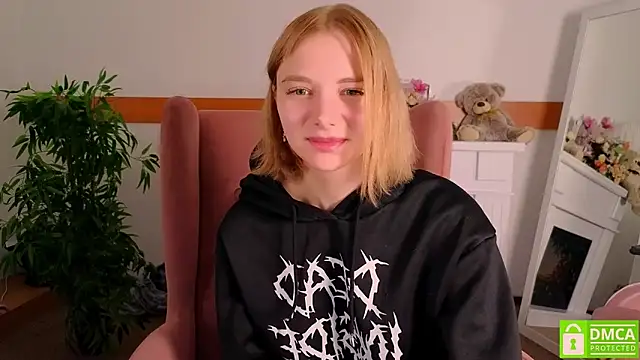 Snapshot of MirraBellanta chatting on November 2025 11:07:02 PM MirraBellanta online show from November 2025 11:07:02 PM