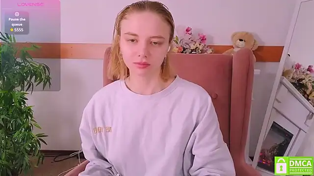 Snapshot of MirraBellanta chatting on November 2025 10:25:02 PM MirraBellanta online show from November 2025 10:25:02 PM