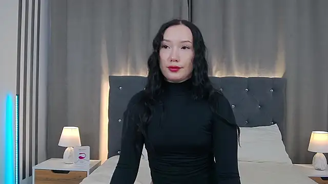 LeilaLow online show from January 2026 03:05:01 PM