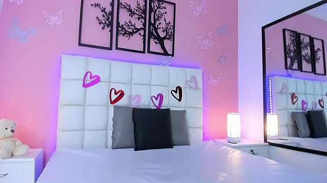 Snapshot of RenataJhonson_ chatting on February 2025 04:43:01 AM RenataJhonson online show from February 2025 04:43:01 AM