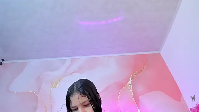 Snapshot of Bella__sweet chatting on January 2025 06:35:02 PM Bella sweet online show from January 2025 06:35:02 PM