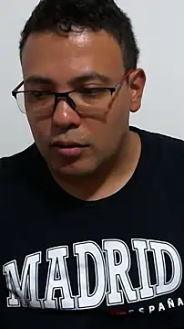 Snapshot of Mikee-Leee chatting on October 2025 06:57:02 PM Mikee-Leee online show from October 2025 06:57:02 PM