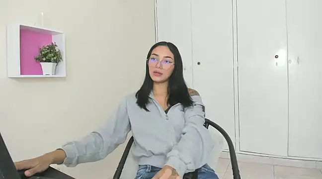 Snapshot of ASIAM_BRUNET chatting on December 2024 01:11:02 PM ASIAM BRUNET online show from December 2024 01:11:02 PM