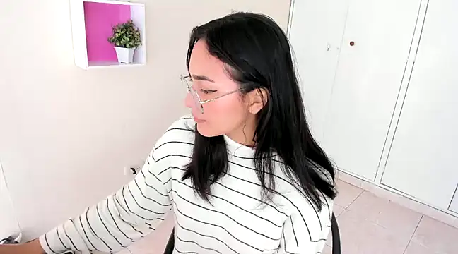 Snapshot of ASIAM_BRUNET chatting on December 2024 02:28:02 PM ASIAM BRUNET online show from December 2024 02:28:02 PM