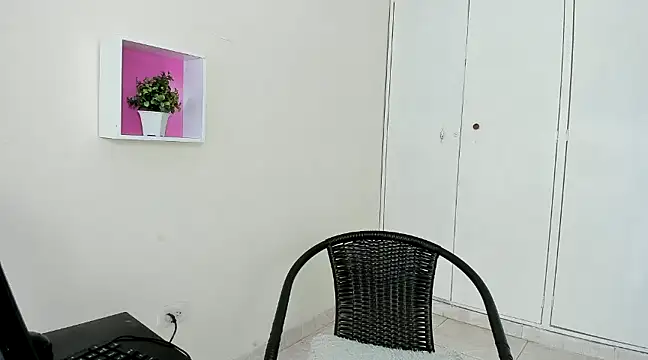 Snapshot of ASIAM_BRUNET chatting on January 2025 12:58:01 PM ASIAM BRUNET online show from January 2025 12:58:01 PM