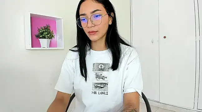 Snapshot of ASIAM_BRUNET chatting on January 2025 01:11:02 PM ASIAM BRUNET online show from January 2025 01:11:02 PM