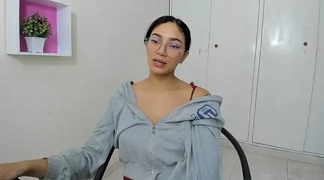 Snapshot of ASIAM_BRUNET chatting on March 2025 01:13:02 PM ASIAM BRUNET online show from March 2025 01:13:02 PM