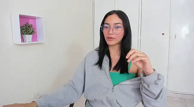 Snapshot of ASIAM_BRUNET chatting on March 2025 12:56:01 PM ASIAM BRUNET online show from March 2025 12:56:01 PM