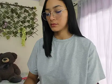 Snapshot of ASIAM_BRUNET chatting on October 2025 01:56:01 PM ASIAM BRUNET online show from October 2025 01:56:01 PM