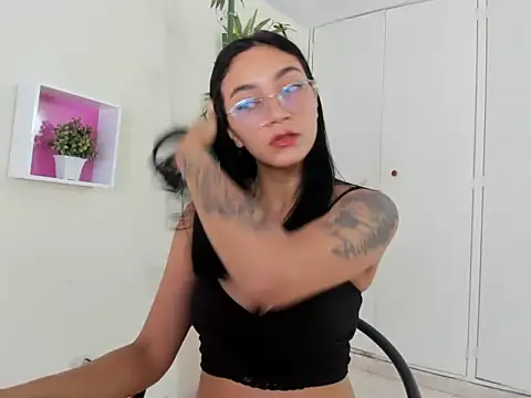 Snapshot of ASIAM_BRUNET chatting on October 2025 02:30:01 PM ASIAM BRUNET online show from October 2025 02:30:01 PM