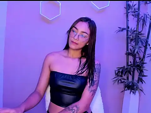 ASIAM BRUNET online show from February 2026 01:28:01 PM