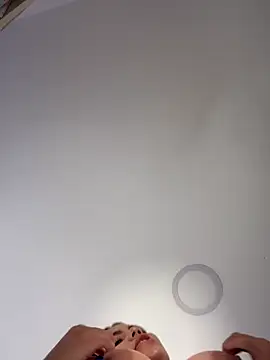 Aryrosee online show from November 2025 11:38:01 PM