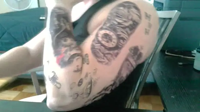 Snapshot of Aaron_Rose25 chatting on December 2025 03:56:02 AM Aaron Rose25 online show from December 2025 03:56:02 AM