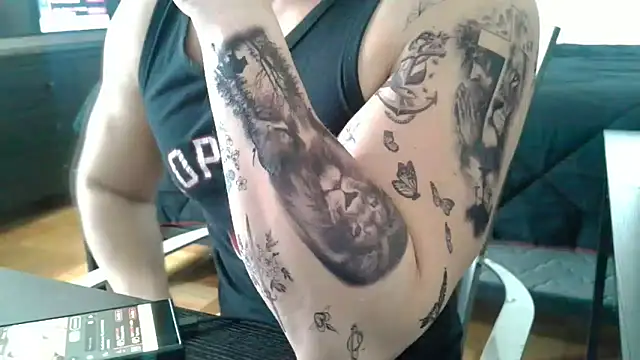 Snapshot of Aaron_Rose25 chatting on December 2025 03:13:01 AM Aaron Rose25 online show from December 2025 03:13:01 AM