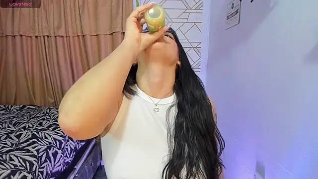 Snapshot of _laina_ chatting on March 2025 06:25:02 AM laina online show from March 2025 06:25:02 AM