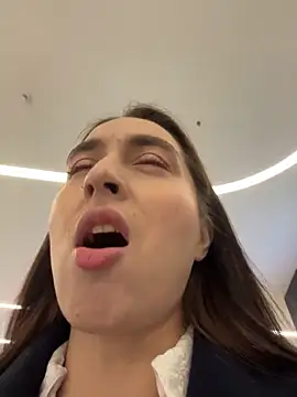 Holly Play online show from November 2025 07:11:02 AM