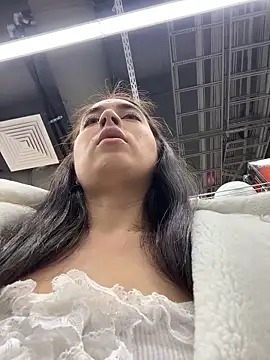 Holly Play online show from February 2026 12:05:02 PM