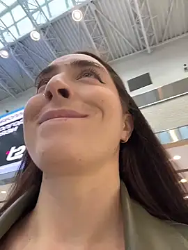 Holly Play online show from April 2026 12:00:02 PM