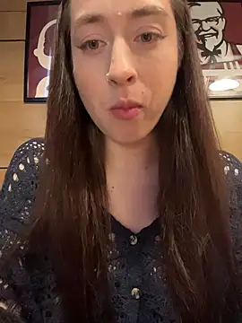Holly Play online show from May 2026 10:01:01 AM