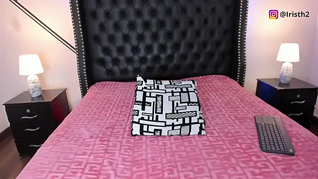 Iris Thompson  online show from March 2025 04:44:02 PM