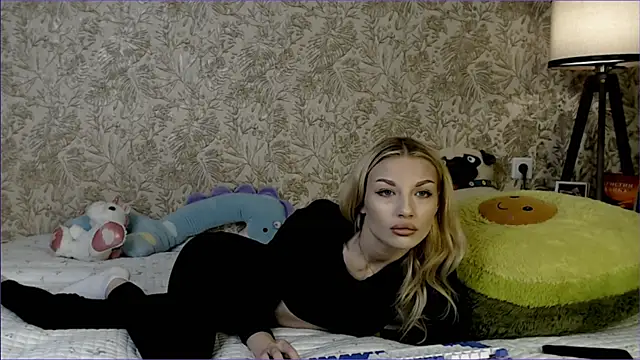Ella Milla online show from December 2025 11:04:01 AM