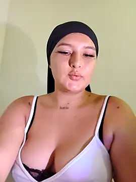 Celeste camila18 online show from September 2025 09:39:02 PM