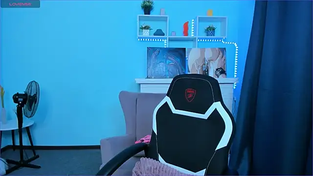 Snapshot of Crow_Diam0nd chatting on February 2025 07:57:02 PM Crow Diam0nd online show from February 2025 07:57:02 PM